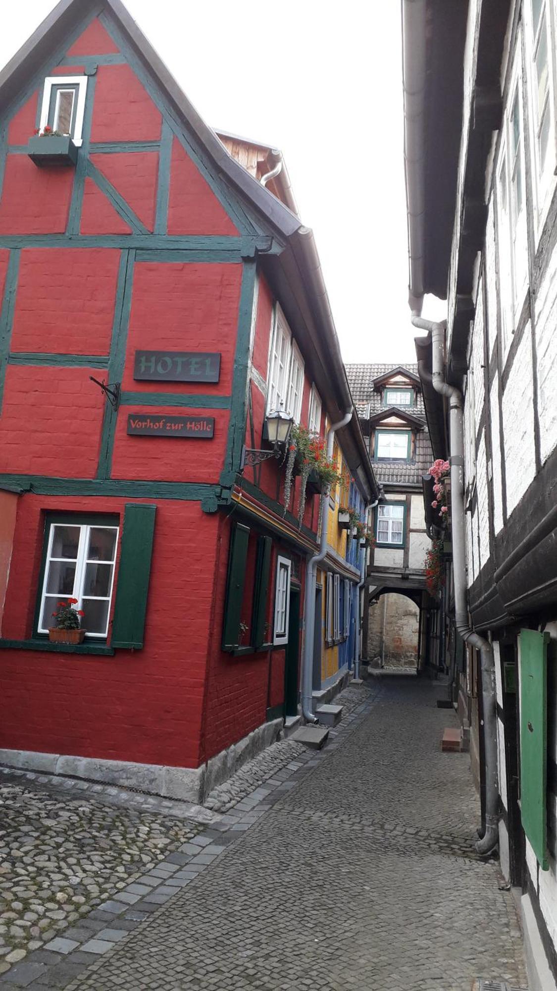 Fachwerkhotel - Ferienhaeuser Vorhof Zur Hoelle Quedlinburg Exterior photo